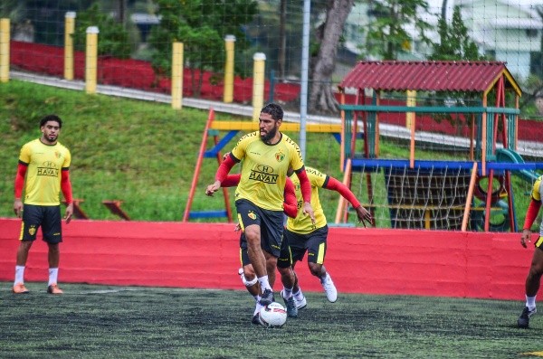 Foto: (Flickr Oficial Brusque/@opequenopassaro/BFC) - Wallace, titular na zaga do Brusque, vinha sendo desfalque nos últimos jogos por conta de uma lesão