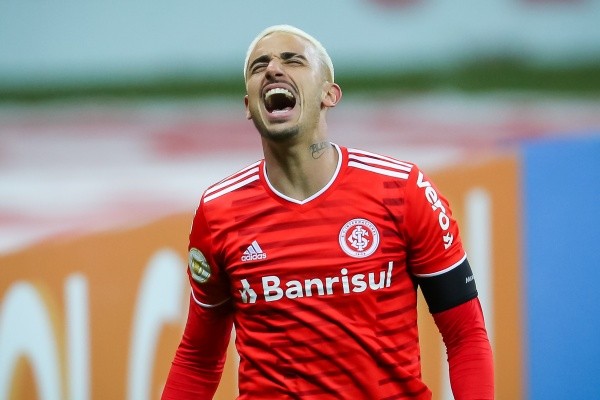 Galhardo tem contrato com o Internacional até o fim do ano (Foto: Pedro H. Tesch/AGIF)
