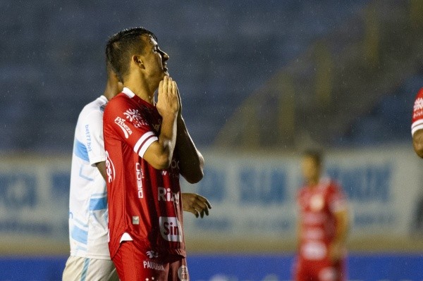 Foto: (Marcos Zanutto/AGIF) - O Vila Nova ainda não venceu na Série B