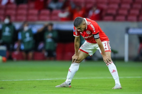 Foto: (Pedro H. Tesch/AGIF) - A tendência é que Taison saia do banco de reservas do Inter para recuperar o ritmo de jogo