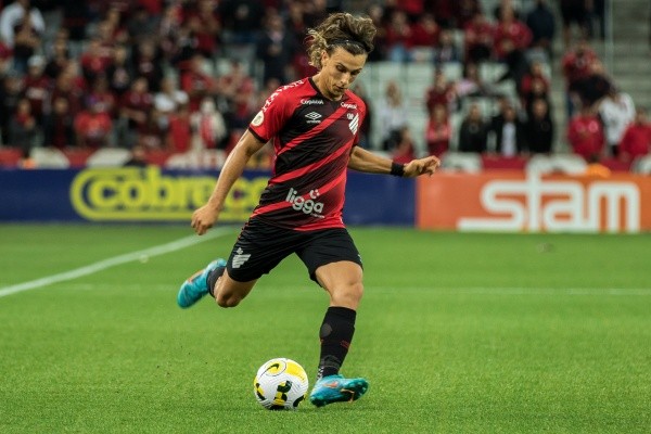 Foto: (Robson Mafra/AGIF) - Canobbio tem mostrado versatilidade desde que chegou ao Athletico Foto: (Robson Mafra/AGIF) - Canobbio tem mostrado versatilidade desde que chegou ao Athletico