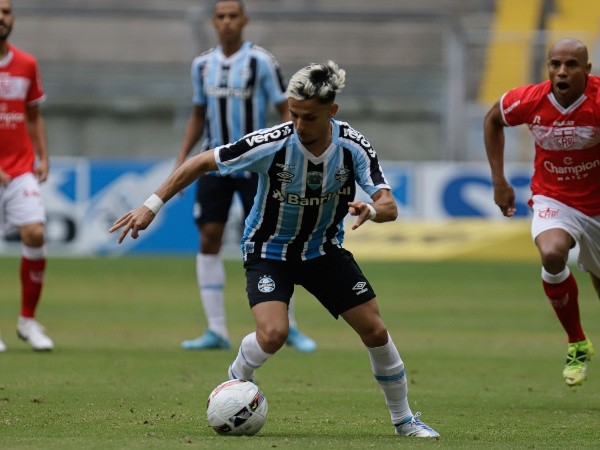 Foto: (Maxi Franzoi/AGIF) - Biel tem provado seu valor vestindo as cores do Grêmio