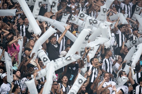 Foto: (Jorge Rodrigues/AGIF) - Apesar da festa da torcida alvinegra nas arquibancadas no Nilton Santos, o Botafogo saiu de campo com um resultado decepcionante