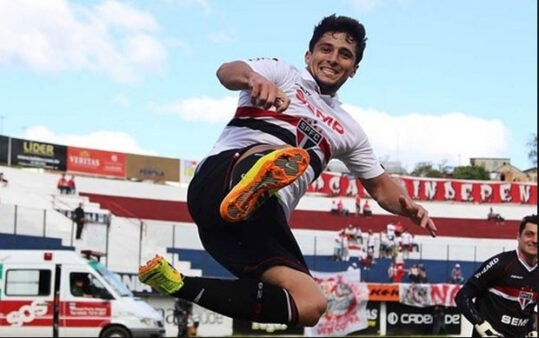 Rubens Chiri/saopaulofc.net: Aloisio Boi Bandido com a camisa do Tricolor. 