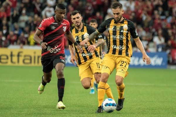 Robson Mafra/AGIF/ Athletico-PR em campo. 