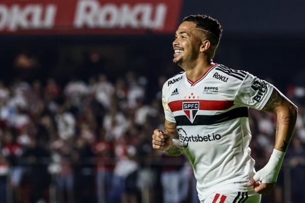 Luciano marcou os dois gols da vitória do São Paulo (Foto: Marcello Zambrana/AGIF)