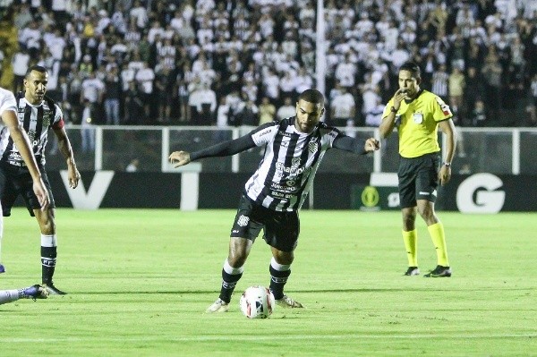 Beno Küster Nunes/AGIF/ Figueira em campo. Beno Küster Nunes/AGIF/ Figueira em campo.