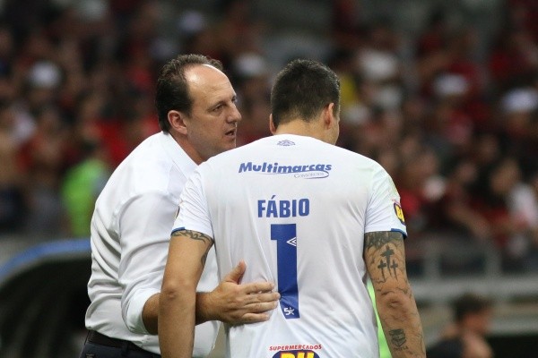 Foto: Fernando Moreno/AGIF – Fábio comentou os problemas que o elenco teve com o treinador