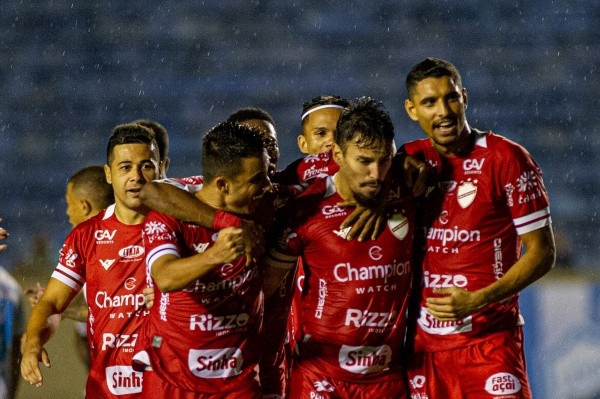 Foto: (Marcos Zanutto/AGIF) -  Arthur Rezende espera que o Vila Nova dê a volta por cima na temporada o mais rápido possível