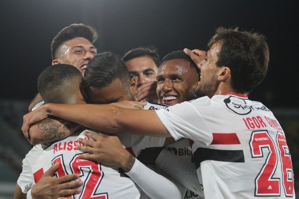 APG/AGIF/ São Paulo comemorando gol na Sul-Americana. 