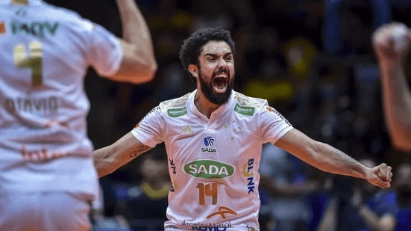 Fernando Cachopa comemora ponto do Cruzeiro na final da Superliga de Vôlei em Uberlândia — Foto: Divulgação/Cruzeiro