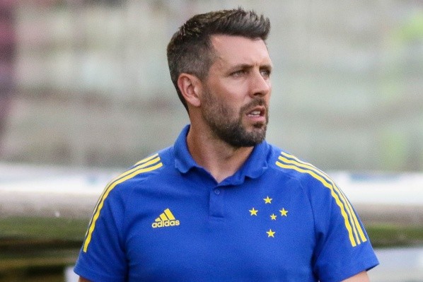 Foto: Fernando Moreno/AGIF – Pezzolano comentou sobre Rafal Cabral, Denyvis, Gabriel Mesquita e Brazão