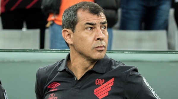 Carille ficou menos de um mês no comando do Athletico (Foto: Robson Mafra/AGIF)
