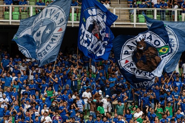 Foto: (Alessandra Torres/AGIF) - A torcida do Cruzeiro esgotou os ingressos para ver o duelo contra o Grêmio neste domingo (8), no Independência