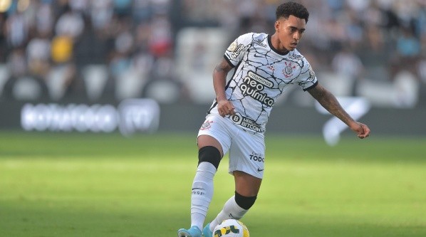 Du Queiroz em ação com a camisa do Corinthians ( Foto: Thiago Ribeiro/AGIF )