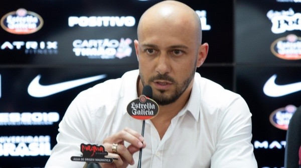 Gaviões da Fiel quer a saída de Alessandro (Foto: Daniel Vorley/AGIF)