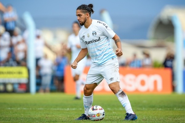 Pedro H. Tesch/AGIF/ Benítez em campo pelo Grêmio. 
