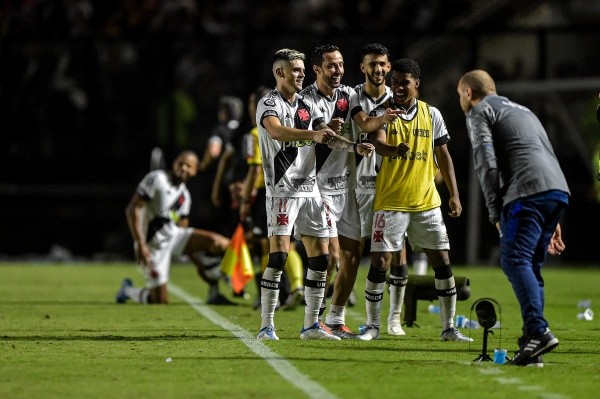 Foto: Thiago Ribeiro/AGIF – Com gol de Gabriel Pec, o Vasco superou o CSA por 1 a 0