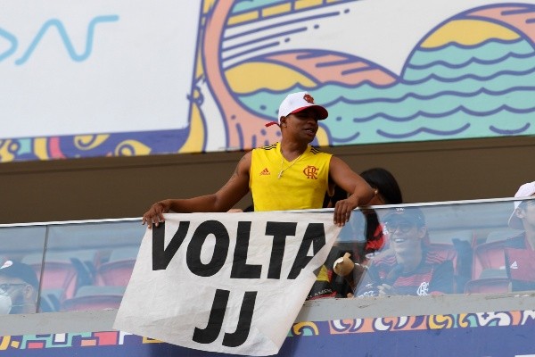Foto: (Mateus Bonomi/AGIF) - Parte da torcida do Flamengo é a favor do retorno de Jorge Jesus ao Flamengo
