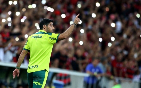 MB Media/Getty Images/ Abel Ferreira em campo no comando do Palmeiras. 