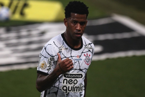 Ettore Chiereguini/AGIF/ Gil em campo pelo Corinthians. 