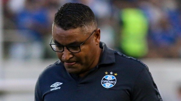 Roger Machado está sendo criticado no Grêmio (Foto: Fernando Moreno/AGIF)