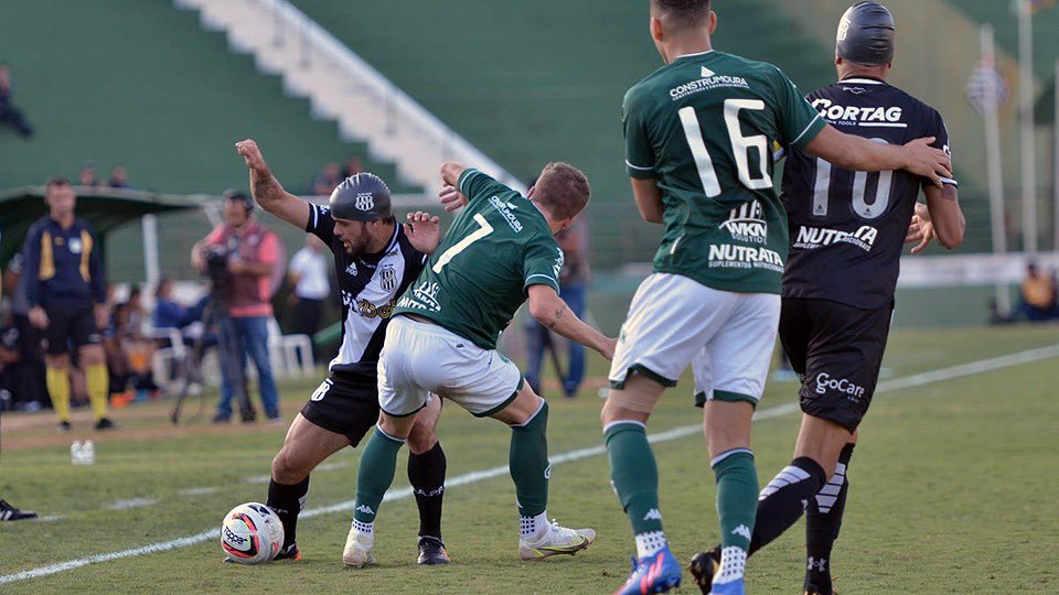 Álvaro Jr./PontePress/ Ponte Preta e Guarani em campo pela Série B. 