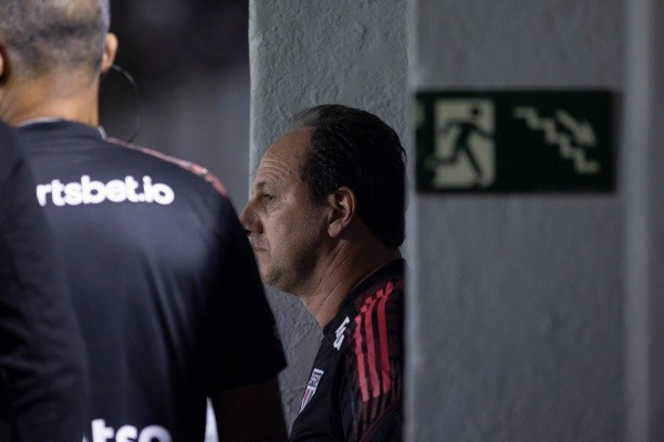 Foto: (Diogo Reis/AGIF) - Ceni chegou a cumprir um jogo de suspensão automática, ficando de fora do clássico contra o Santos