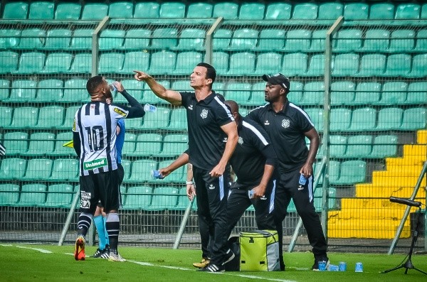  R.Pierre/AGIF/ Júnior Rocha em campo pelo Figueirense. 