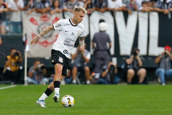 Foto: (Ricardo Moreira/Getty Images) - Róger Guedes tem sido criticado por parte da torcida do Corinthians devido às últimas declarações