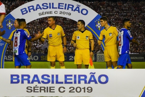  Paulo Paiva/AGIF/ Vuaden no jogo entre Náutico e Paysandu. 