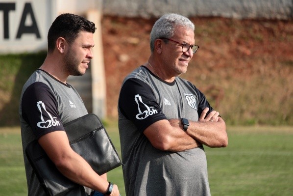 Foto: (Flickr Oficial Ponte Preta/Diego Almeida/PontePress) - Hélio dos Anjos comandou a última atividade de preparação da Ponte para a próxima rodada da Série B nesta quinta (12)