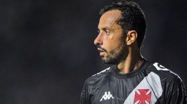 Torcida quer saída de Nenê do time titular (Foto: Thiago Ribeiro/AGIF)