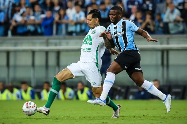 Foto: (Pedro H. Tesch/AGIF) - Victor Ramos não enfrenta o Sport Foto: (Pedro H. Tesch/AGIF) - Victor Ramos não enfrenta o Sport