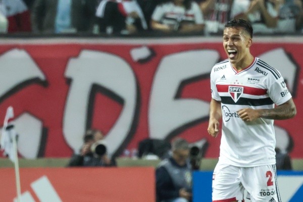 Igor Vinicius com a camisa do São Paulo (Foto: Marcello Zambrana/AGIF)
