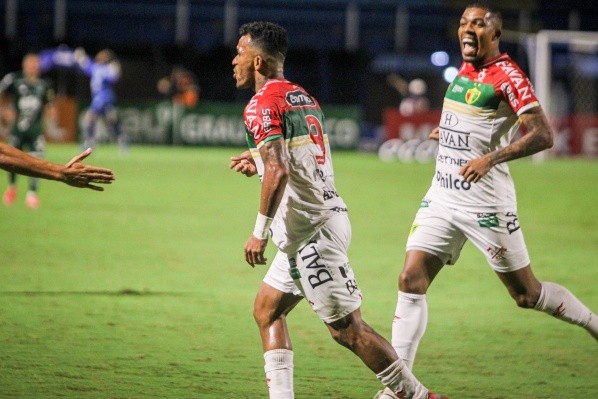 Foto: (Lucas Gabriel Cardoso/Brusque FC) - Waguinho também aproveitou para cobrar seus artilheiros