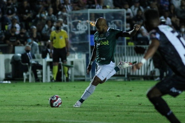 Foto: (Joao Vitor Rezende Borba/AGIF) - Daniel terá que brigar pela titularidade no Goiás