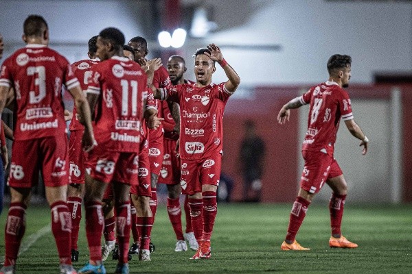Foto: (Heber Gomes/AGIF) - O Vila Nova conquistou sua primeira vitória na Série B apenas na 6ª rodada