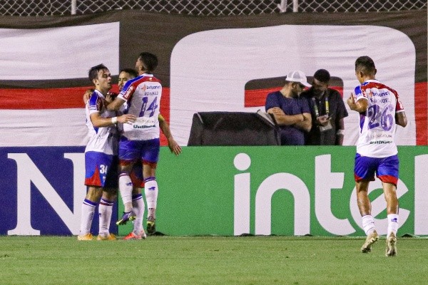 Foto: Renan Oliveira/AGIF – O Fortaleza levou a melhor com gol marcado por Yago Pikachu