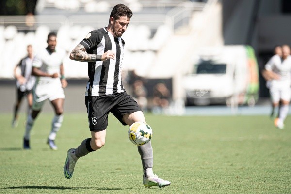 Foto: Jorge Rodrigues/AGIF – Gustavo Sauer virou desfalque mais uma vez no time do Botafogo