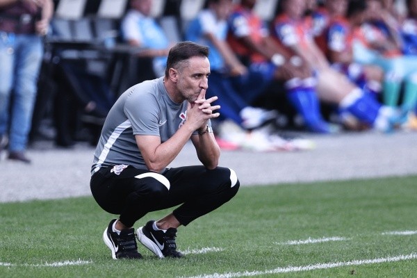 ( Foto: Ettore Chiereguini/AGIF) Fábio Santos afirma que Corinthians poderá ter chances de ganahr o Brasileirão