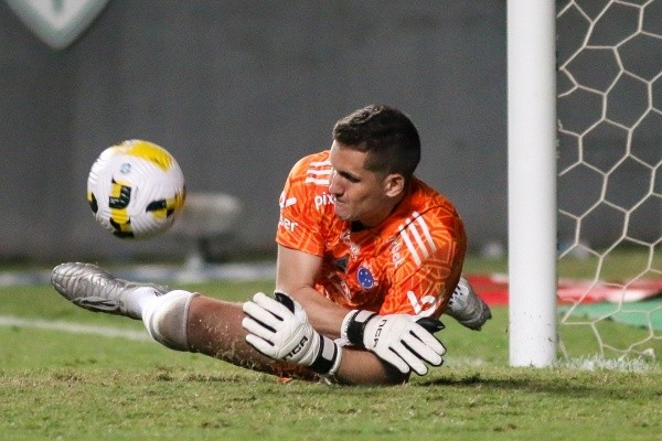 Foto: Fernando Moreno/AGIF – Rafael Cabral fez quatro defesas de pênalti diante do Remo