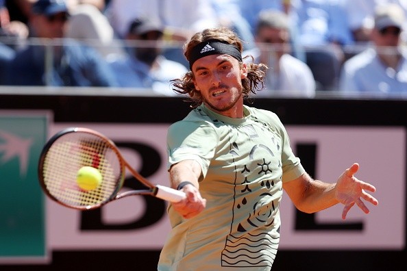 Tsitsipas vem de bons resultados no saibro europeu. Créditos: Getty Images