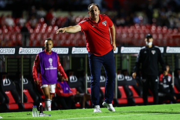 Marcello Zambrana/AGIF/ Rogério Ceni comandando o São Paulo no Morumbi. Marcello Zambrana/AGIF/ Rogério Ceni comandando o São Paulo no Morumbi.