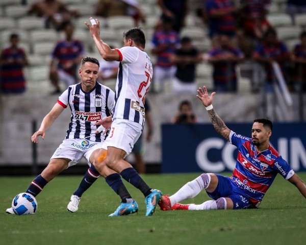  Lucas Emanuel/AGIF/ Fortaleza em campo pela Sul-Americana. 