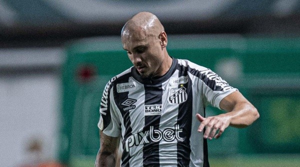 Maicon tem conquistado a confiança dos torcedores do Santos ( Foto: Heber Gomes/AGIF )