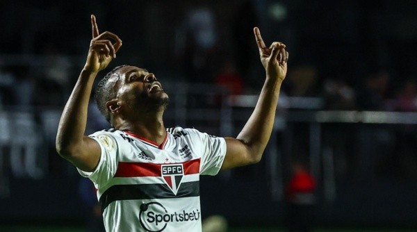 Nikão tem sido utilizado mais pelo meio no São Paulo (Foto: Marcello Zambrana/AGIF)