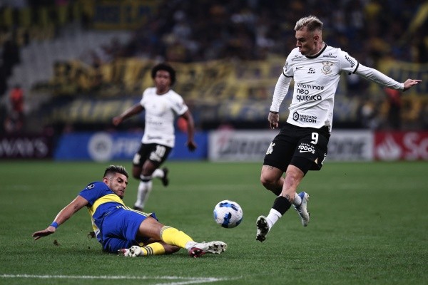 Ettore Chiereguini/AGIF/ Corinthians e Boca Juniors em campo na Neo Química Arena. 