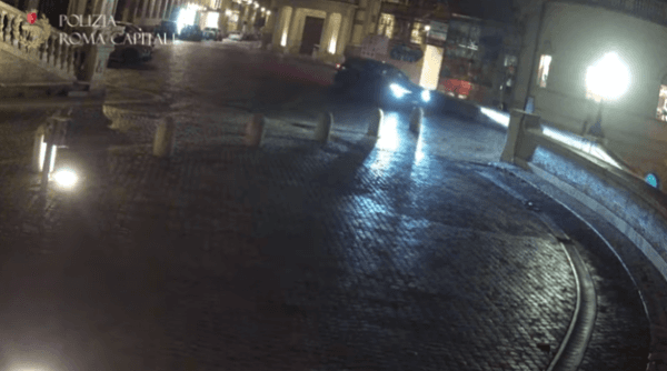 Imagens da polícia flagraram incidente - Foto: YouTube Imagens da polícia flagraram incidente - Foto: YouTube