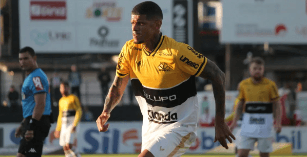 Celso da Luz/Criciúma E.C/ Tiago Marques será desfalque contra o Grêmio. 